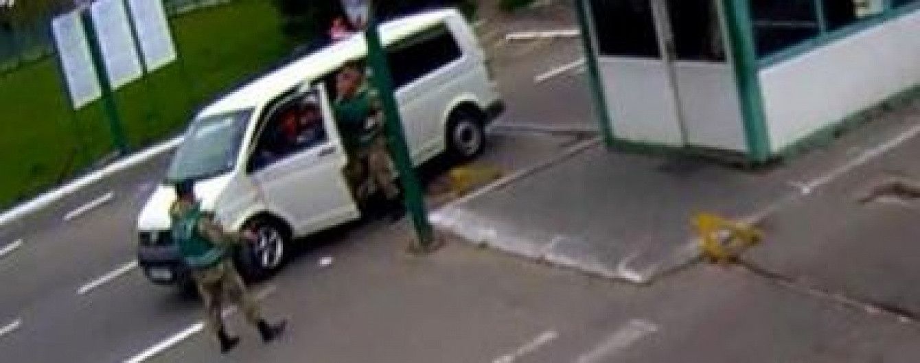 На кордоні з Польщею автомобіль намагався прорватися до пункту пропуску