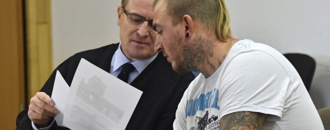 У Німеччині політика ув'язнили за нацистське татуювання