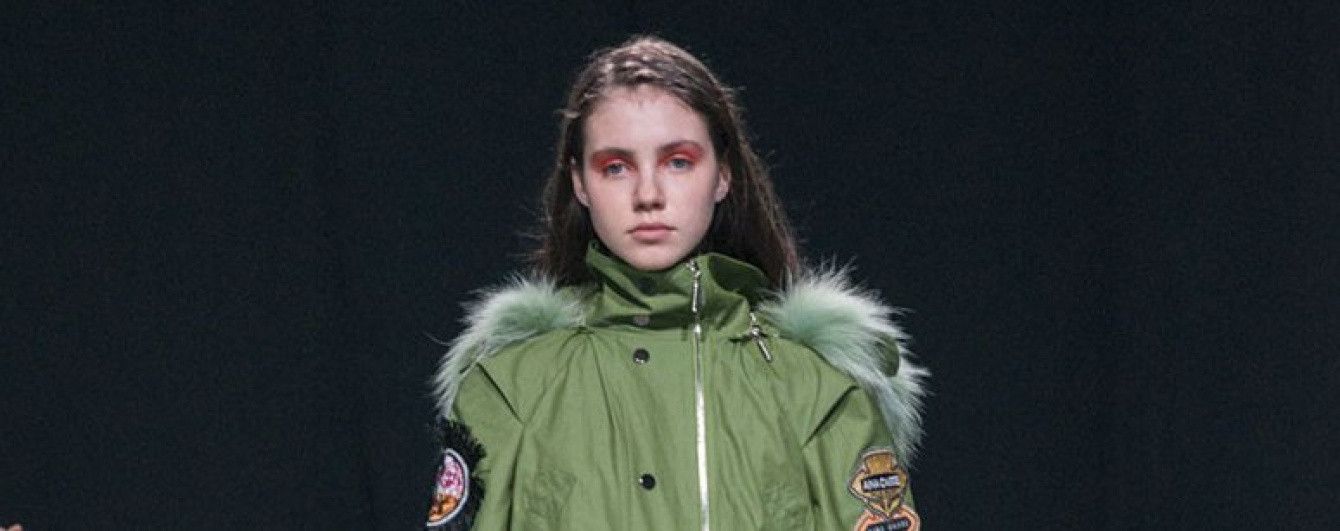 Яркие парки, трикотажные свитеры и платья с кружевом в коллекции Aina Gasse FW 2017-18