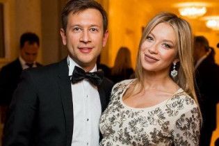 Дружина Ступки похизувалася чималим животиком на останніх тижнях вагітності