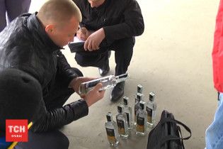В Луцке напали на журналистов, которые расследовали причастность депутата к торговле фальсификатом