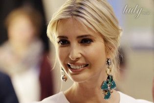 Иванка Трамп в пестром платье сходила на семейный праздник