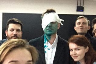 Те самые Ш и Б: после атаки зеленкой Навальному прооперировали глаз