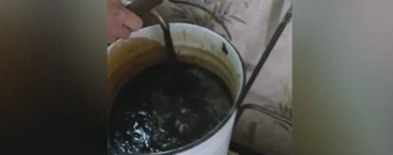 На севере Ирака из водопроводных кранов пошла нефть
