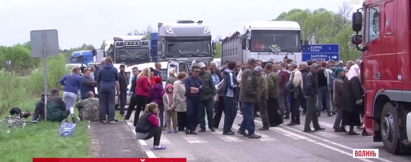 Блокировщики трассы на Волыни пообещали перекрыть еще и железную дорогу