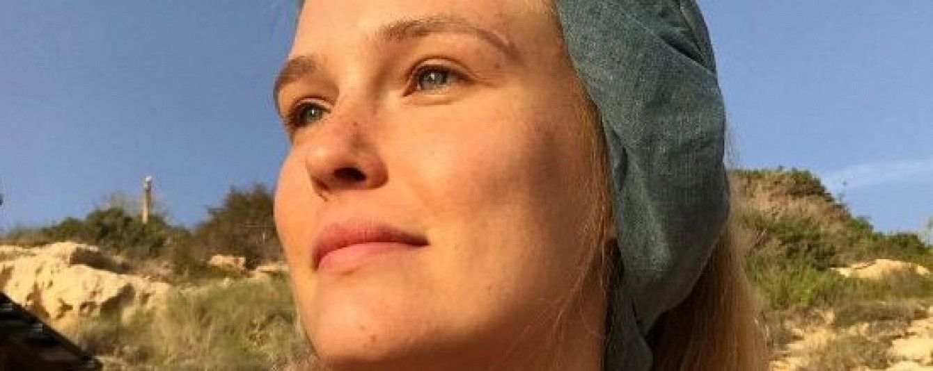 В бикини на пляже: беременная Бар Рафаэли похвасталась подтянутой фигурой