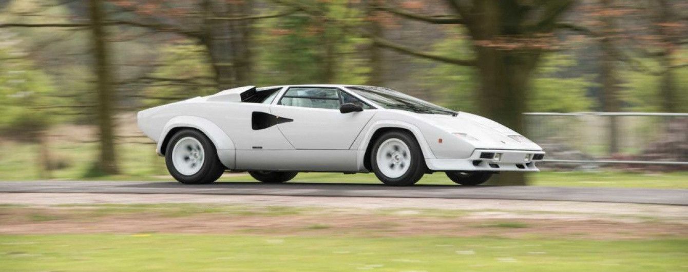 На аукцион выставят Lamborghini Countach с золотым салоном