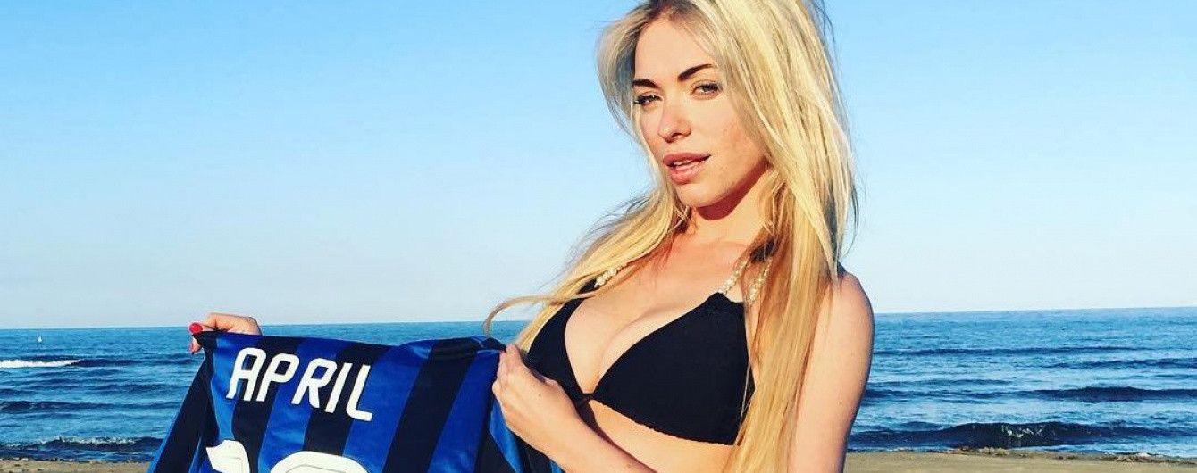 Модель Playboy ледь не збили на трасі під час велогонки в Італії