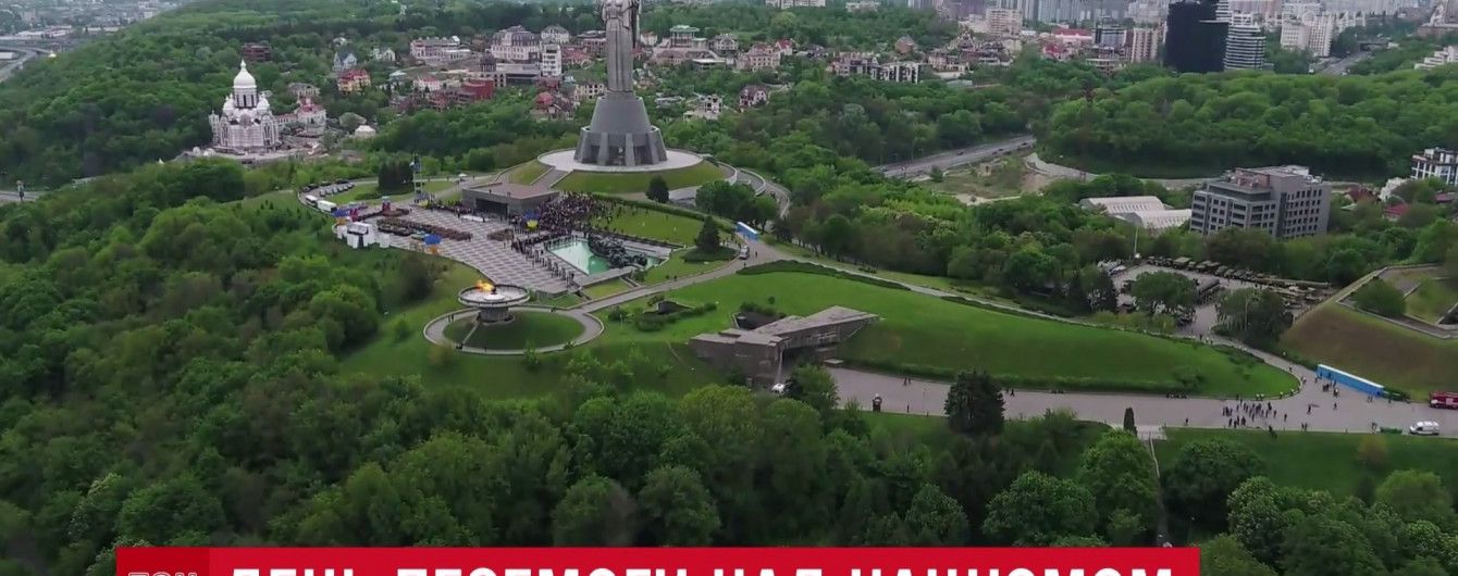 Без помпы и с работой над будущим: в Киеве в День победы состоялась присяга новобранцев армии