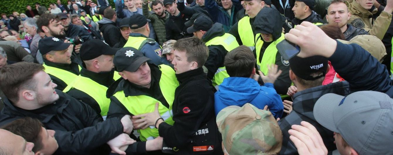 Аваков уволил руководителей полиции Днепра и области после драки между "титушками" и ветеранами АТО
