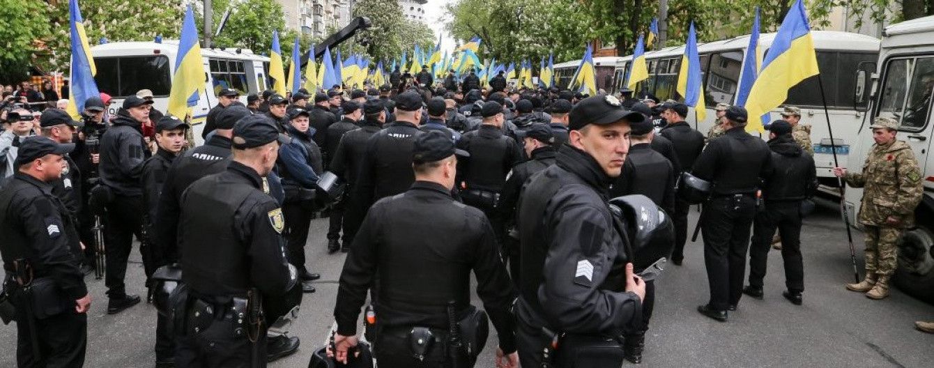 Amnesty International призвала освободить задержанных за символику СССР, в правительстве возмутились