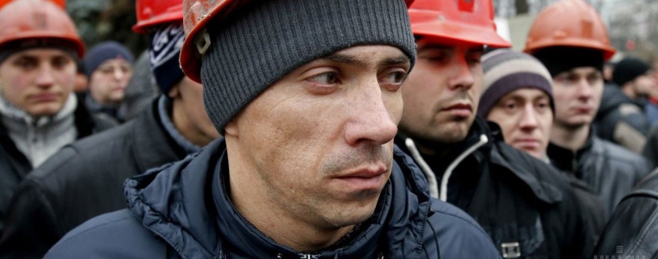 Забастовка горняков: В Кривом Роге протестующие заблокировали железнодорожные пути возле шахт
