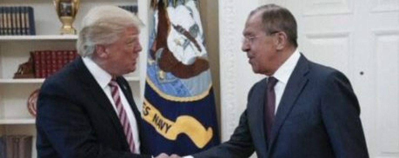 В США разгорелся скандал из-за российского фотографа, которого Лавров провел на встречу с Трампом