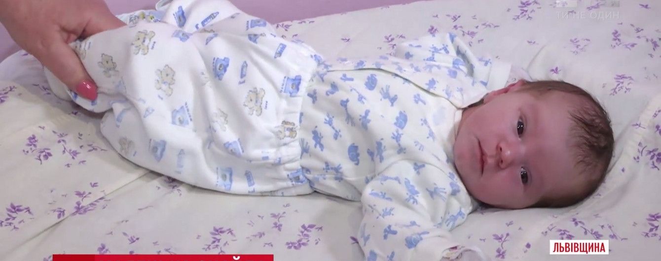 На Львовщине исчезла горе-мать, которая сдала младенца в камеру хранения на вокзале