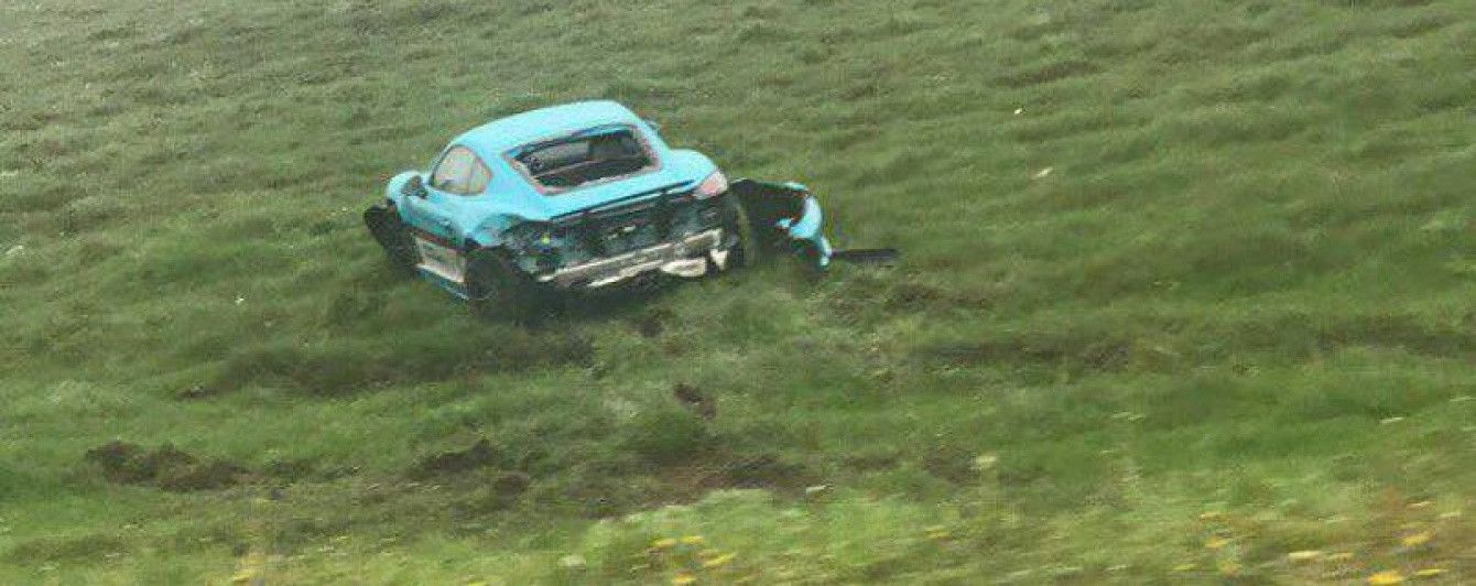 На Львовщине слетел с трассы спорткар Porsche