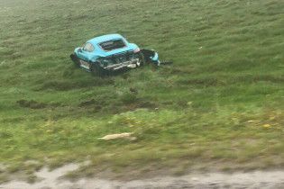На Львовщине слетел с трассы спорткар Porsche