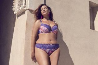 Модель plus-size Тара Линн похвасталась пышной фигурой в нижнем белье
