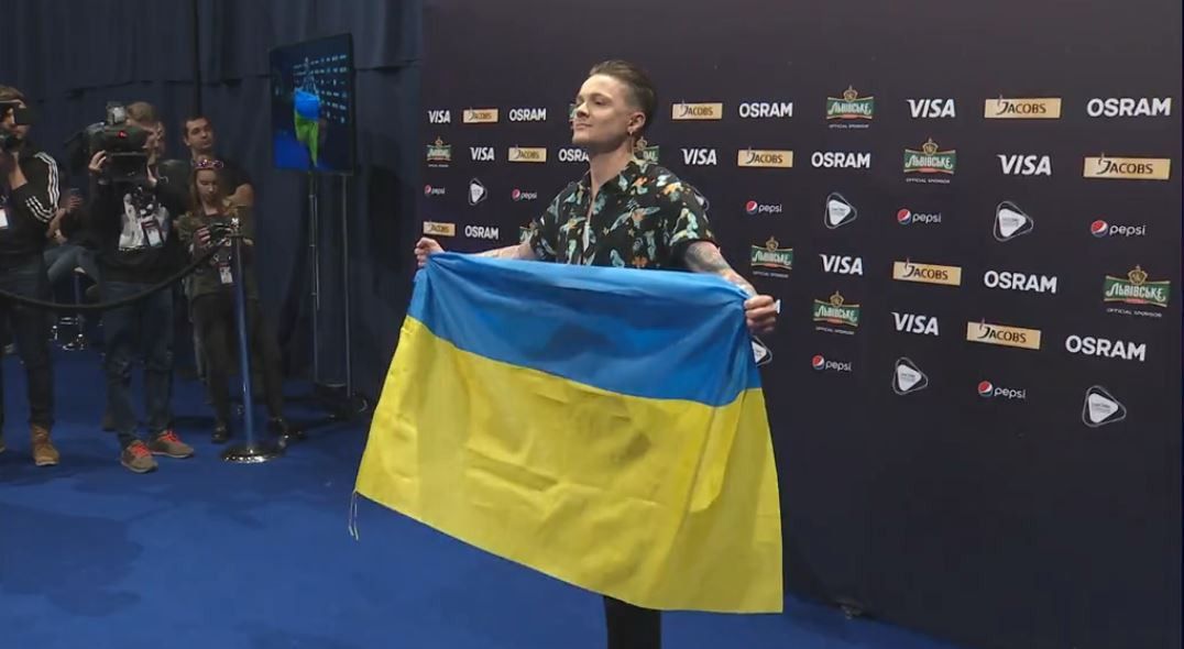 Подарунок Галичу на прес-конференції "Євробачення-2017"_3