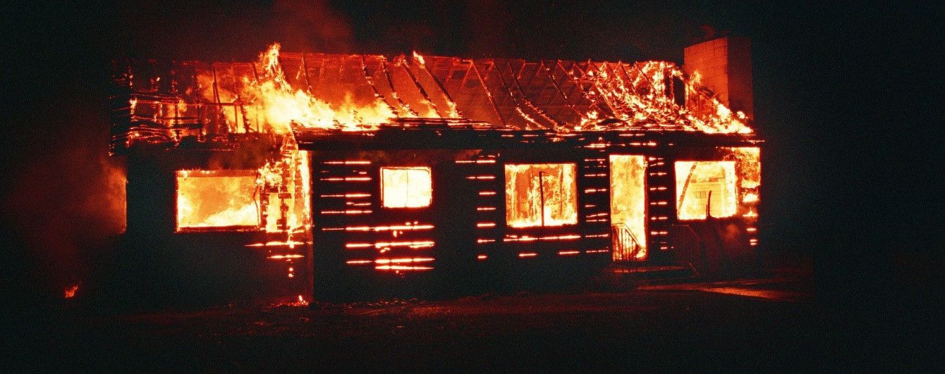 Трагедія на Івано-Франківщині: у пожежі загинула жінка з маленькими дітьми