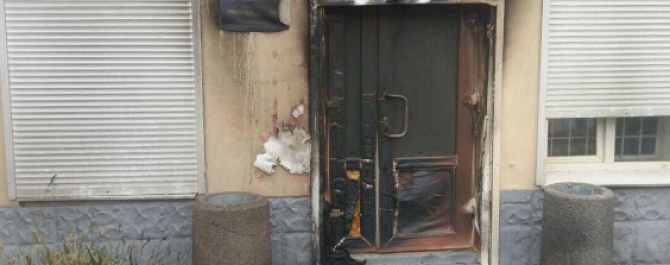 "Оппоблок" заявил о поджоге еще двух офисов в Днепропетровской области