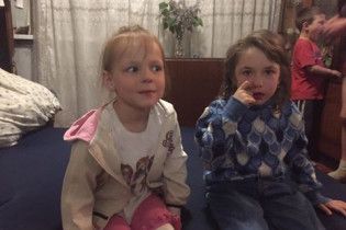 Журналісти дізналися про долю дівчаток, на чиїх очах від обстрілу в Авдіївці загинули батьки