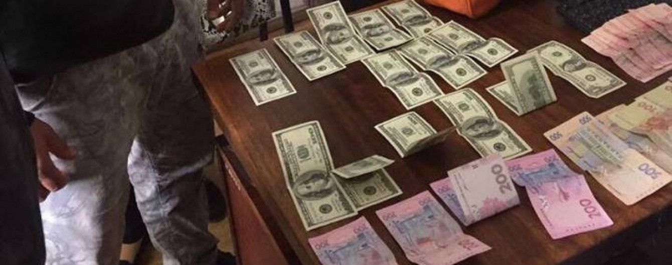 В Одесской области арестовали уличенных на взятке главу РГА с сообщницей, назначив 1 млн грн залога
