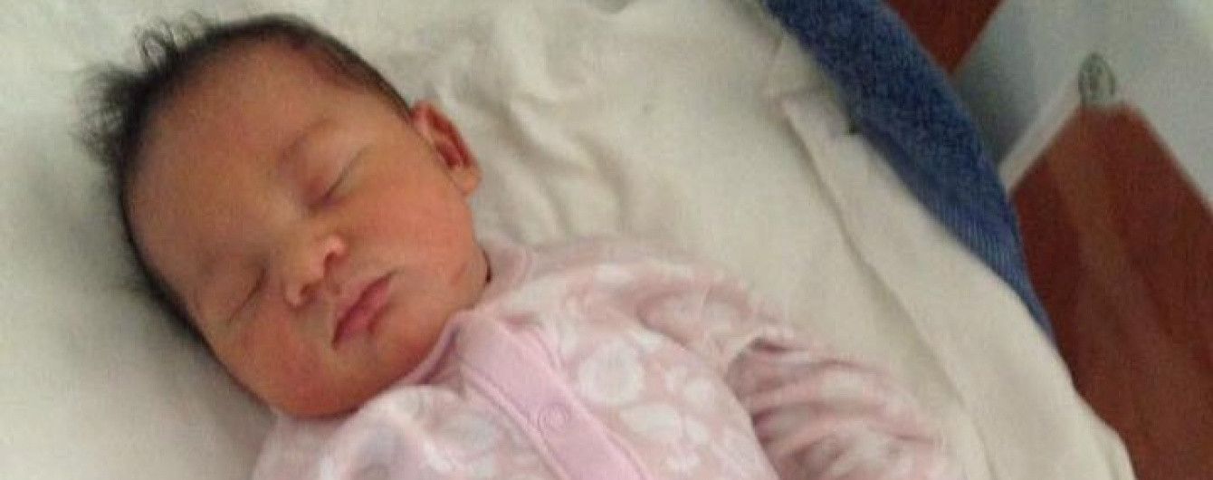 Семь тысяч долларов за новорождённую: в Запорожье задержали родителей на продаже собственной дочери