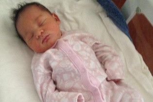 Семь тысяч долларов за новорождённую: в Запорожье задержали родителей на продаже собственной дочери