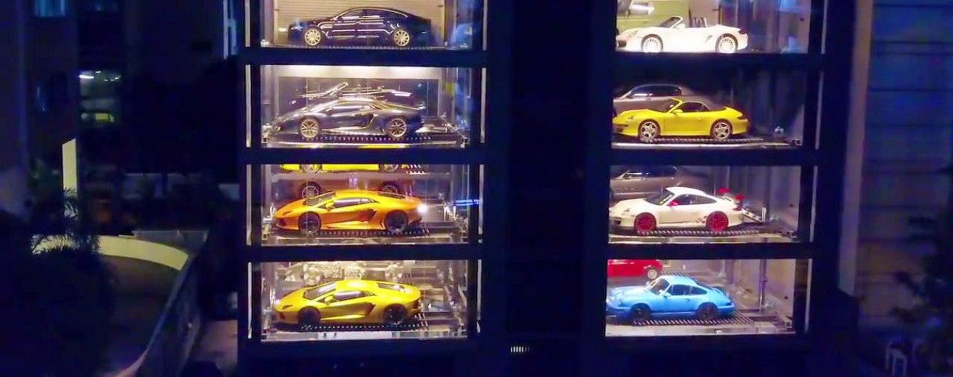 В Сингапуре появился самый большой торговый автомат спорткаров