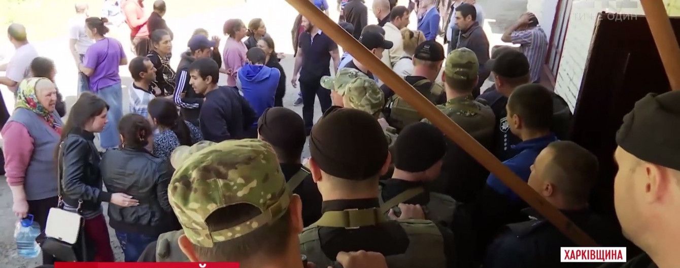 После смертельной стрельбы и задержания депутата в Ольшаны на Харьковщине ввели спецназовцев