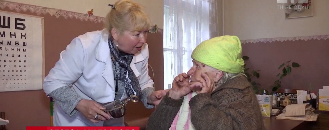 Ежедневный подвиг: в зоне АТО медсестра добровольно помогает старикам-селянам