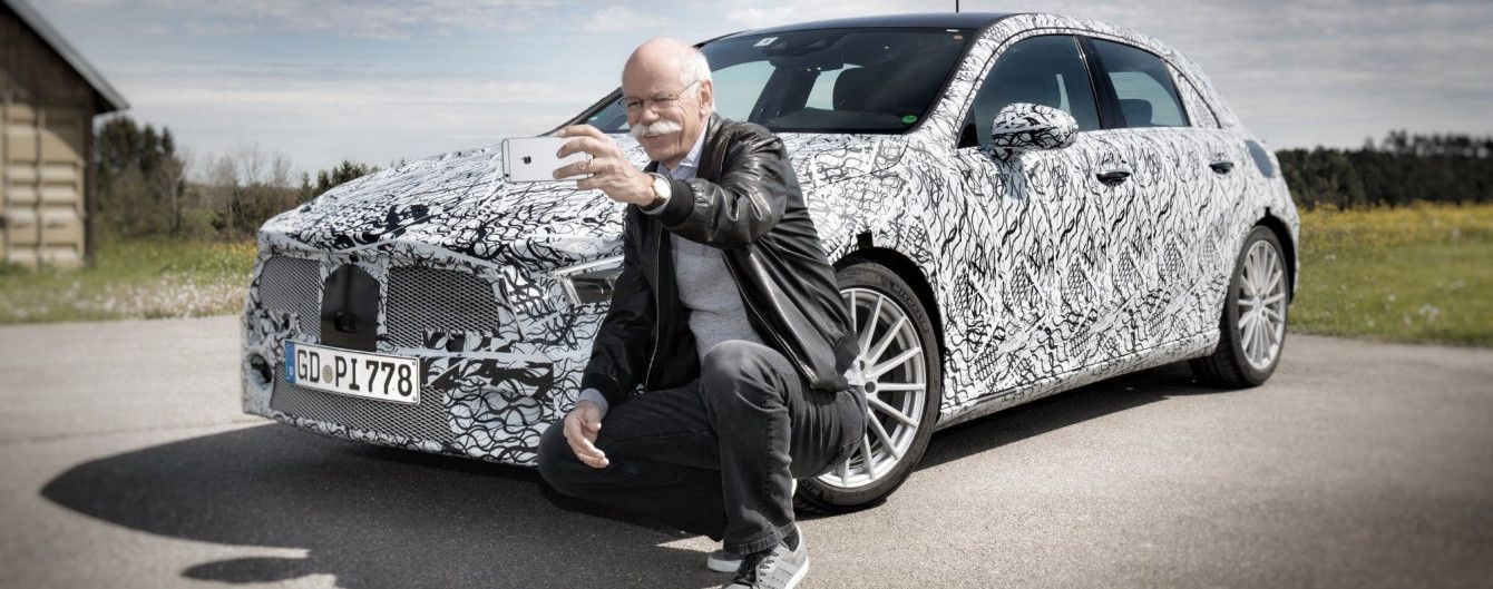 Глава Daimler сделал селфи с Mercedes-Benz A-Class нового поколения