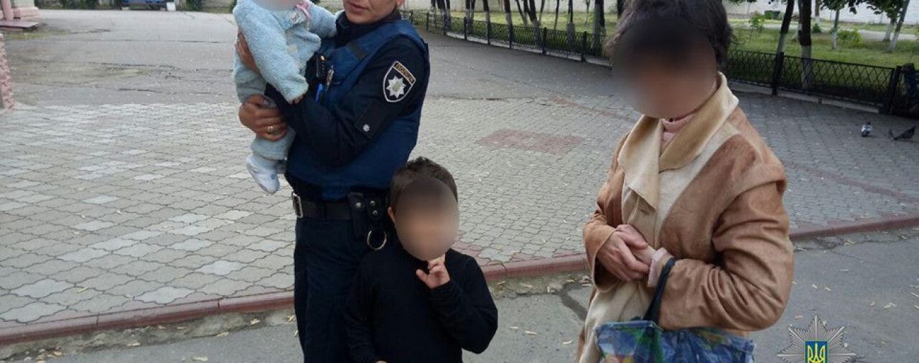 В Херсоне задержали пьяную женщину с маленькими детьми и алкоголем вместо питания