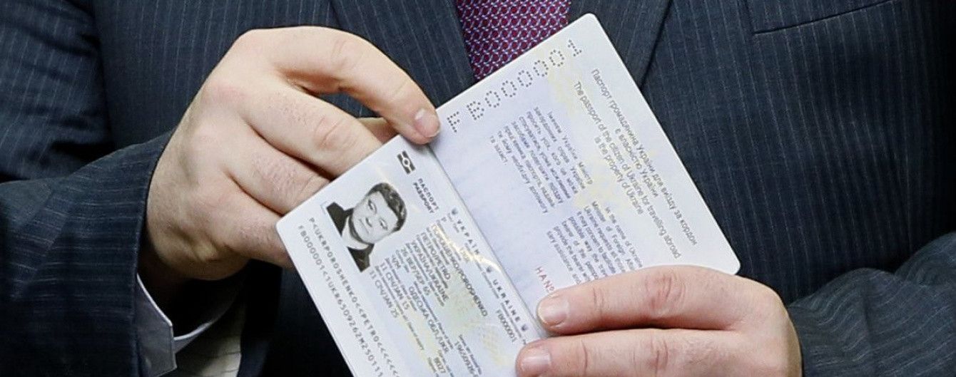 Порошенко розповів, скільки мільйонів українців вже отримали біопаспорти
