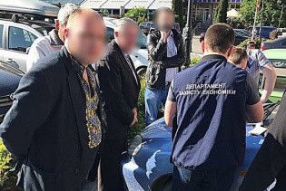 В Ивано-Франковске чиновник управления Гоструда отпраздновал День вышиванки взяткой
