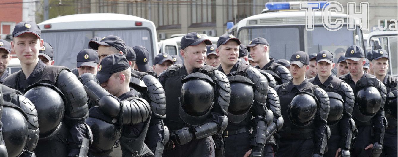 В Москве к 8 месяцам колонии-поселения приговорили участника акции "Он вам не Димон"