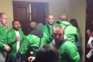У Мережі з'явилося відео бійки у Київраді