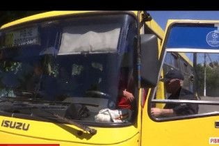 На Ровенщине полицейские остановили переполненную маршрутку с водителем "под кайфом"