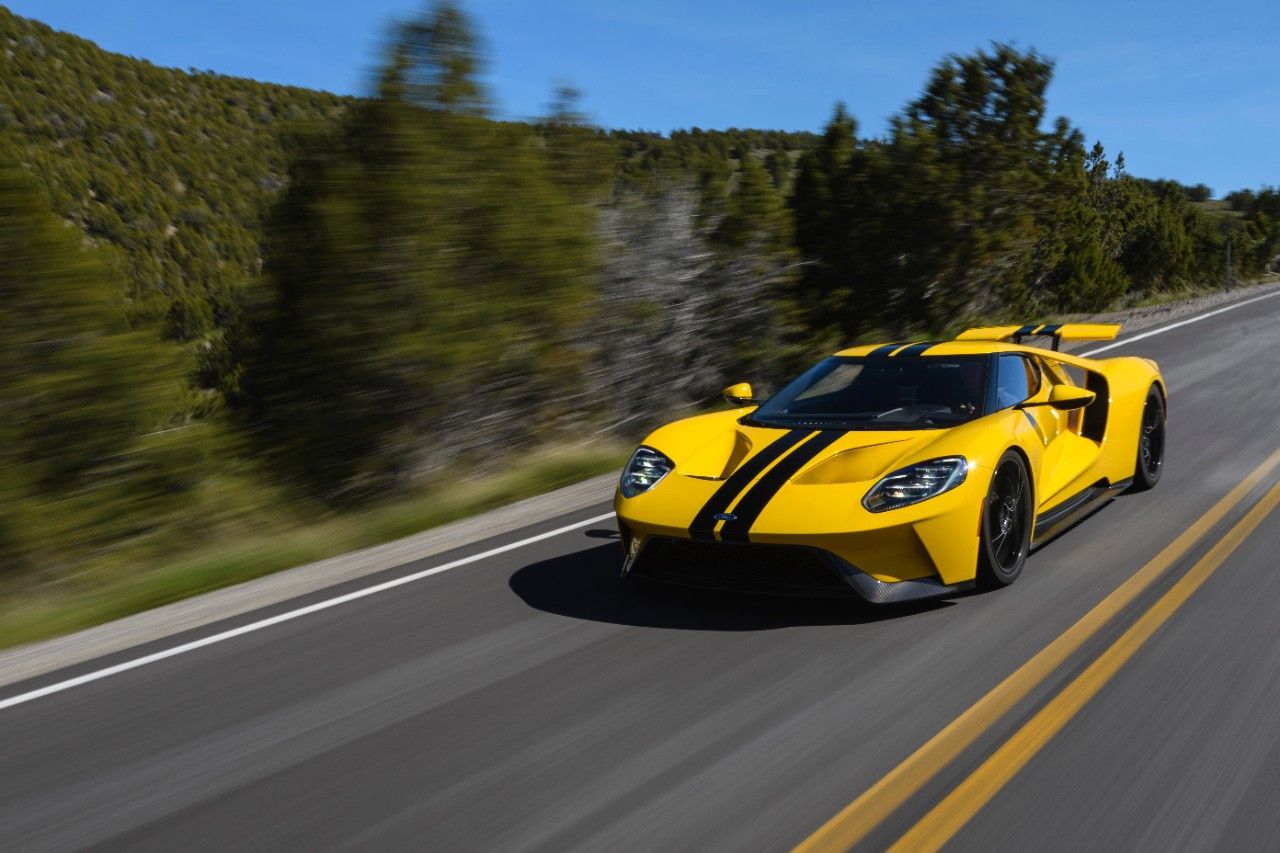 суперкар Ford GT