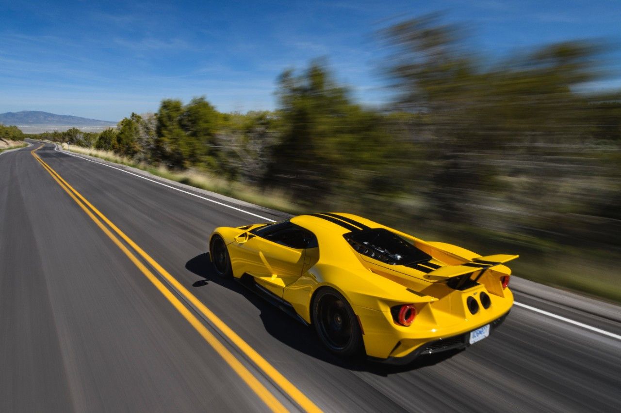 суперкар Ford GT