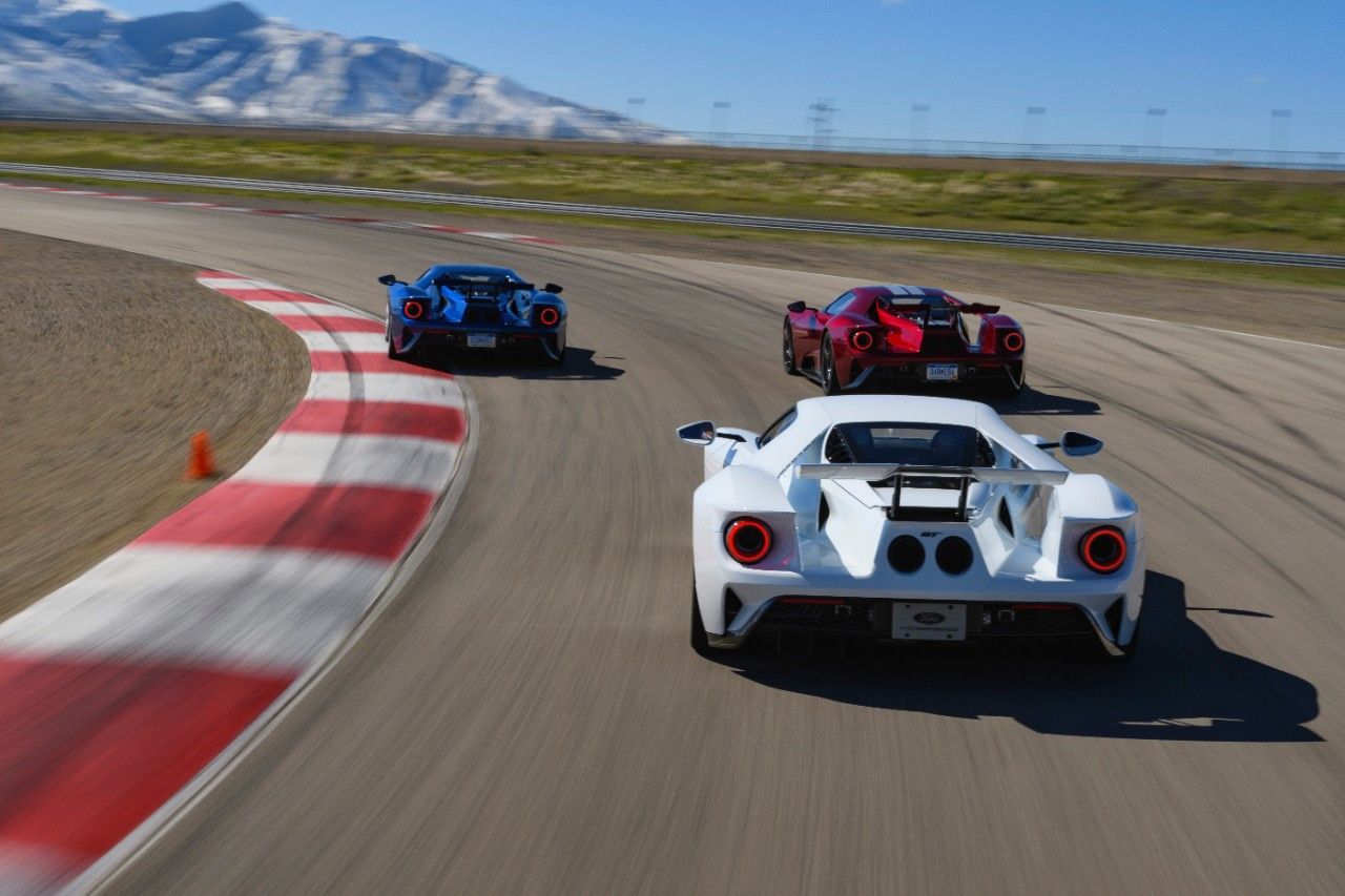 суперкар Ford GT