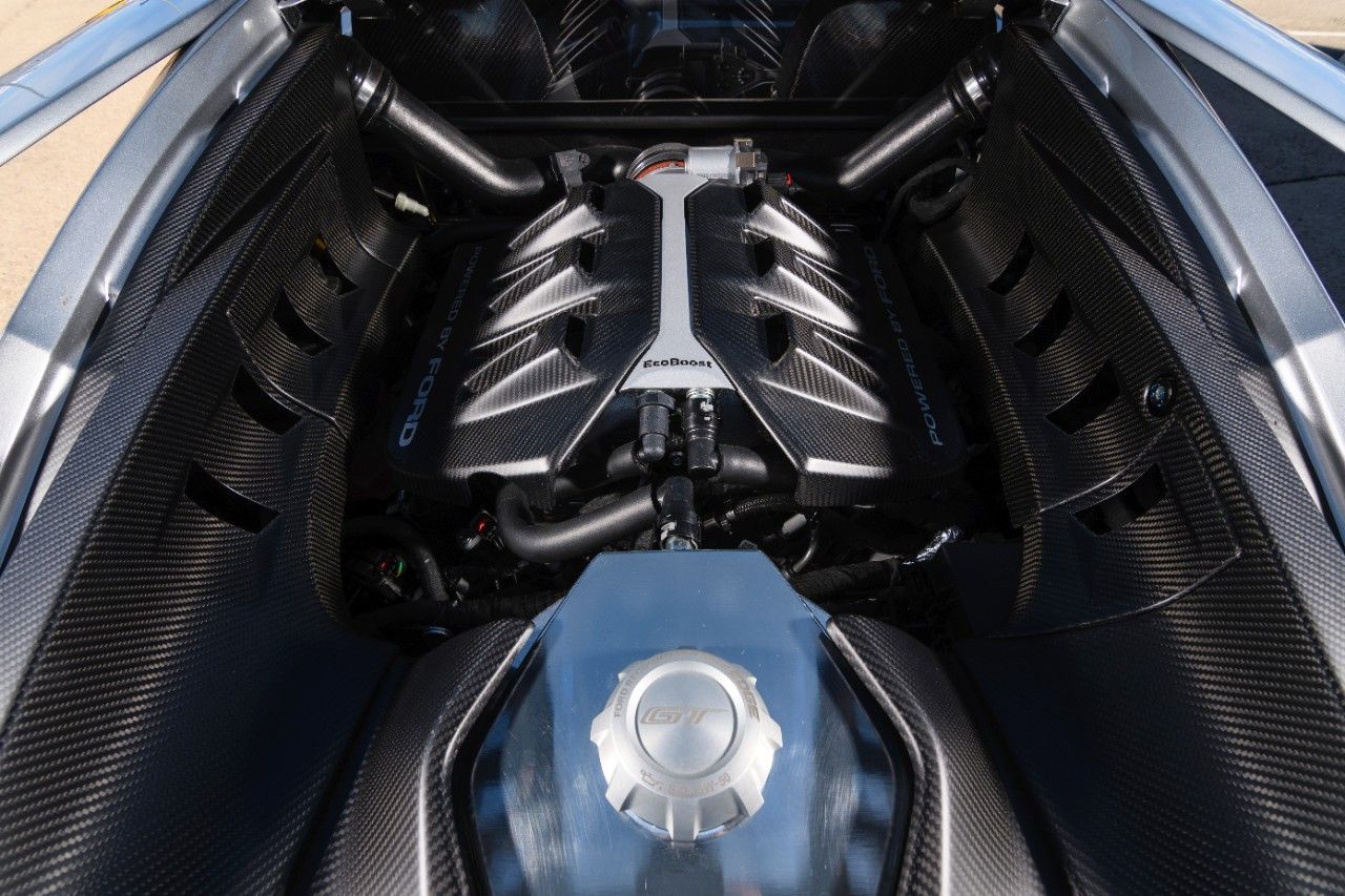 суперкар Ford GT