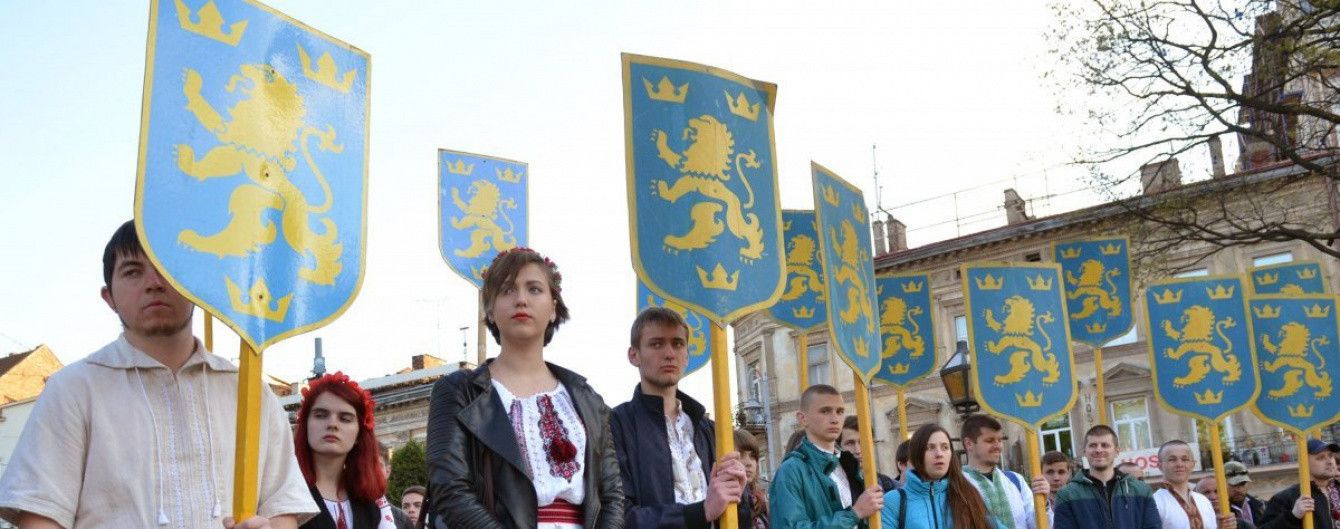 Вятрович заявил, что в Украине не запрещена символика дивизии СС "Галичина"