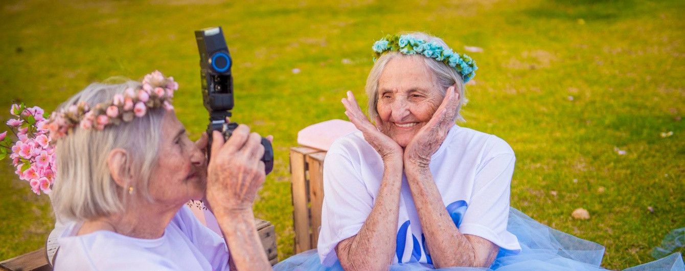 Трогательная фотосессия 100-летних близняшек и песня о запрете "ВКонтакте". Тренды Сети