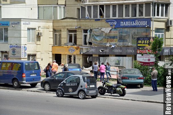 В Харькове граждан дома разбудил «фонтан» воды вышиной в семь этажей В Харькове граждан дома разбудил «фонтан» воды вышиной в семь этажей