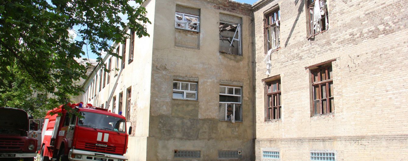 Боевики обстреляли школу в Красногоровке