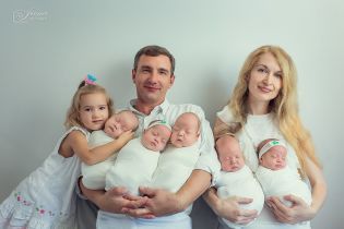 Батько відомих "одеських п'ятірнят" покинув дружину з дітьми