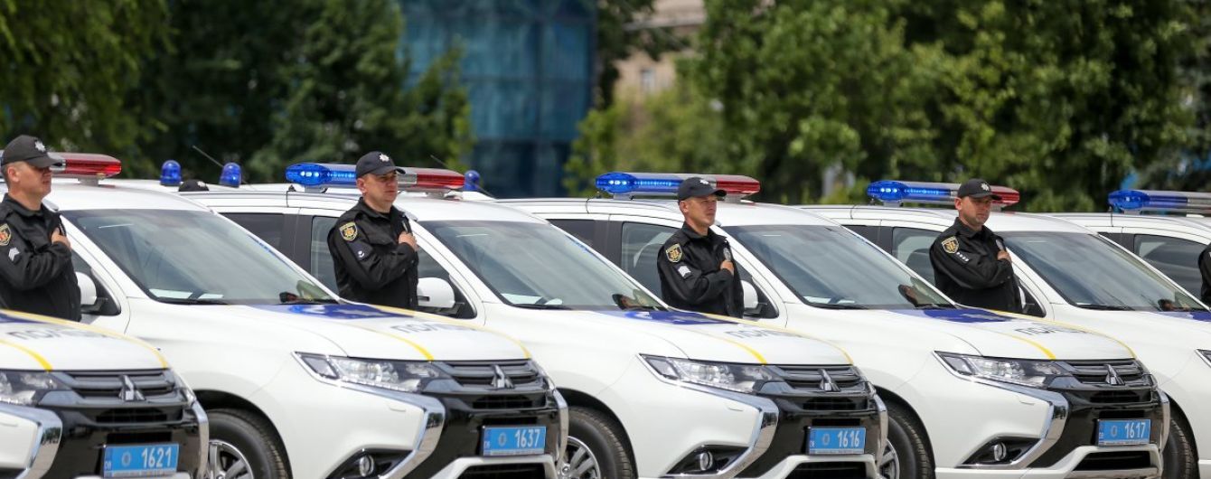 Полицейские в Запорожье получили более полусотни новых Mitsubishi Outlander