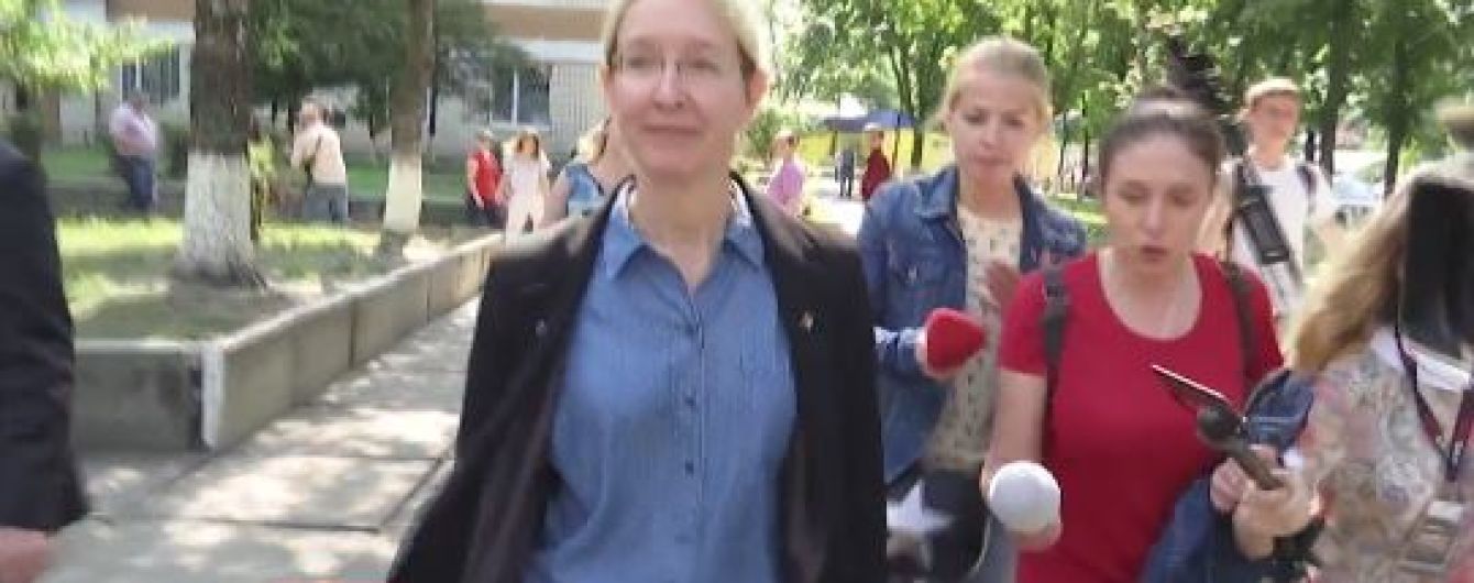 Супрун сбежала от журналистов из-за вопроса о сыворотке от ботулизма