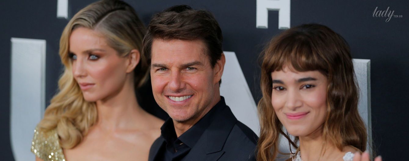 Обаятельный Том Круз пришел на премьеру фильма с красотками в эффектных платьях